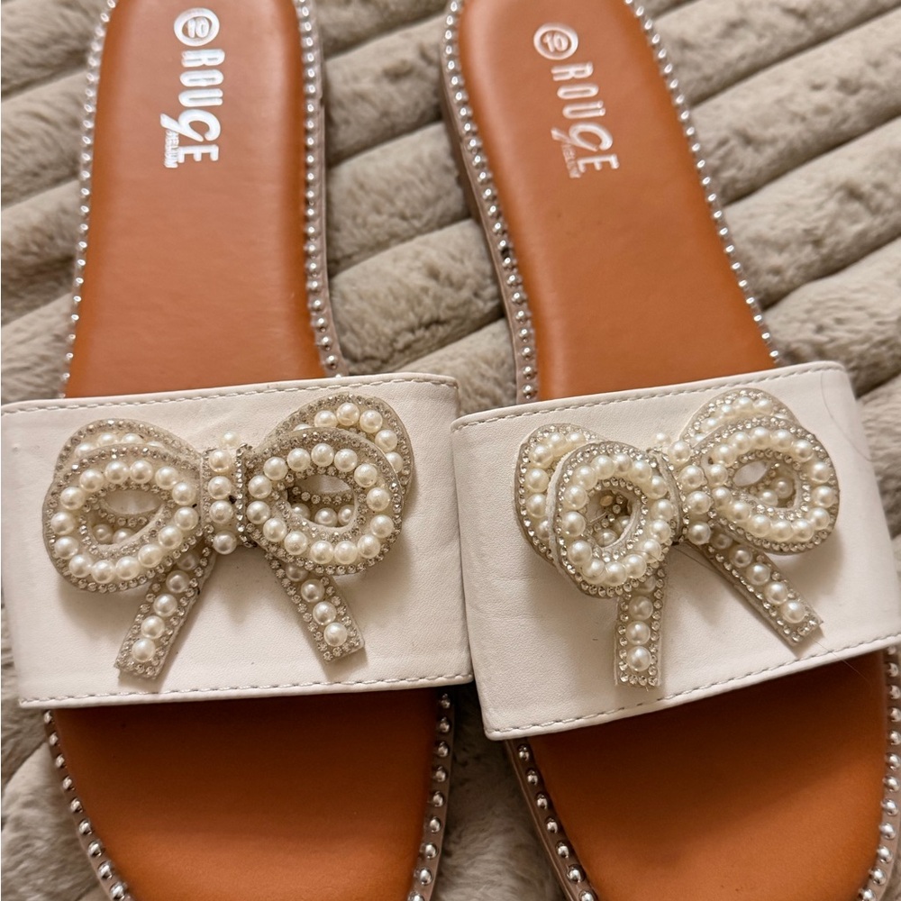 Rouge Helium Cream Pearl Embellished Sandals